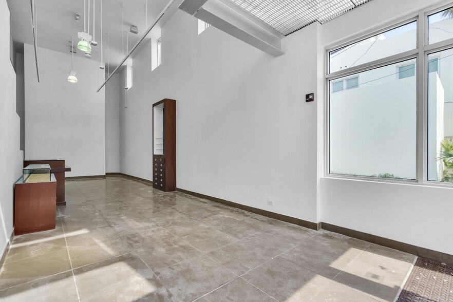 More Photos Of 227 8th St, Miami Beach General Retail For Lease