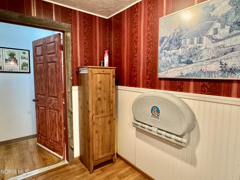 More Photos Of 404 W Vine St, Edgerton Restaurant For Sale