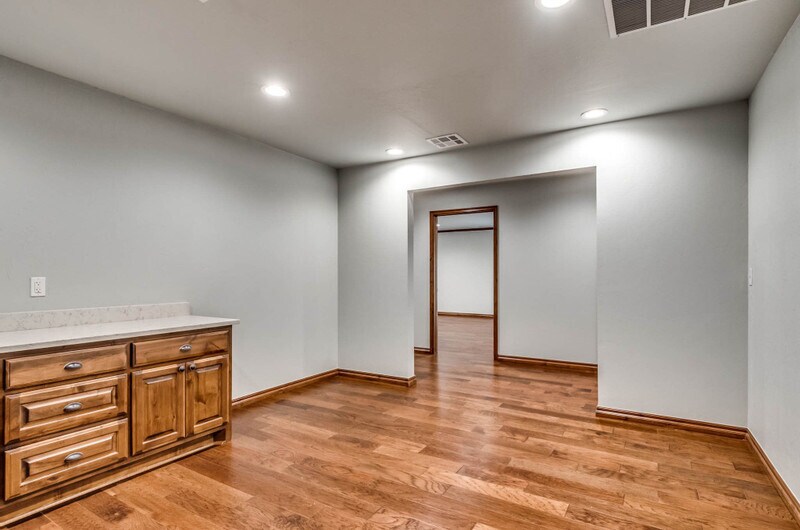 More Photos Of 6909 N Robinson Ave, Oklahoma City Office For Lease