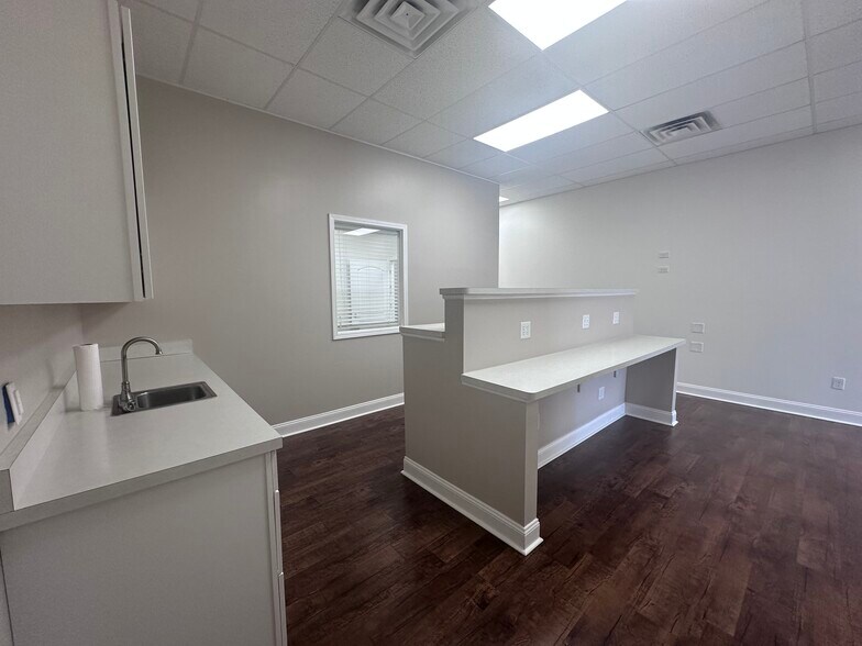 More Photos Of 496 N Town Center Rd, Mooresville Medical For Lease