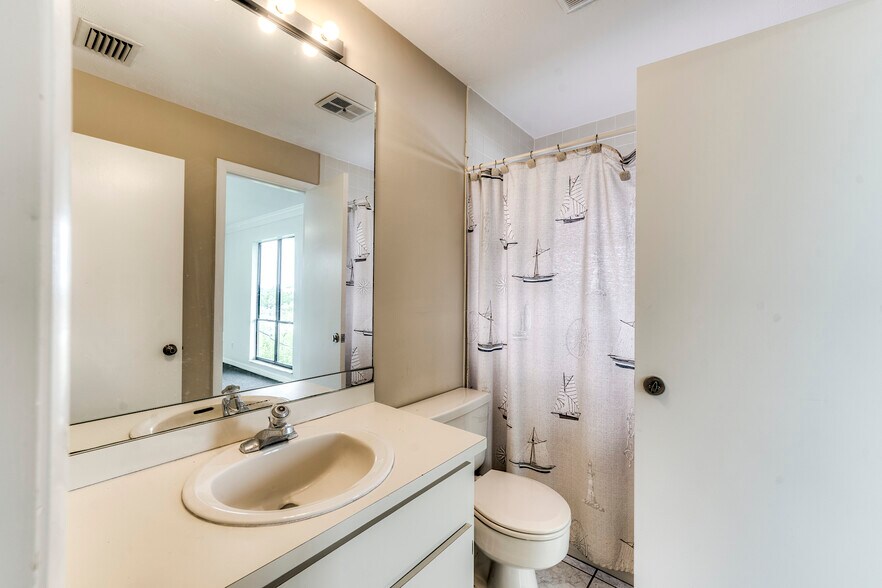 More Photos Of 1149 Periwinkle Way, Sanibel Office For Sale