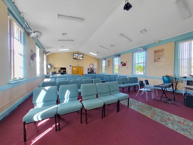 More Photos Of 953 E 11th Ave, Tampa Religious Facility For Lease