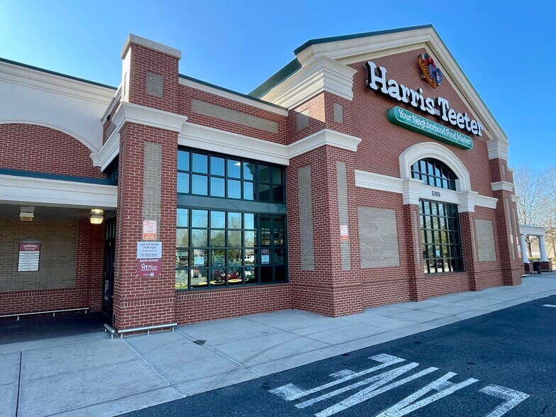 More Photos Of 5706 Wyalong Dr, Charlotte Storefront For Lease