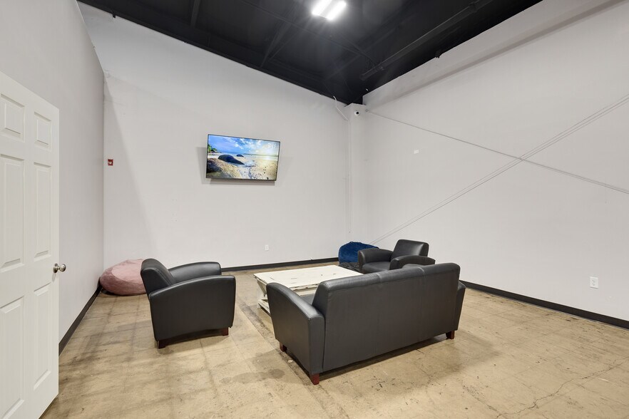 More Photos Of 450 Highway 72, Collierville Freestanding For Sale