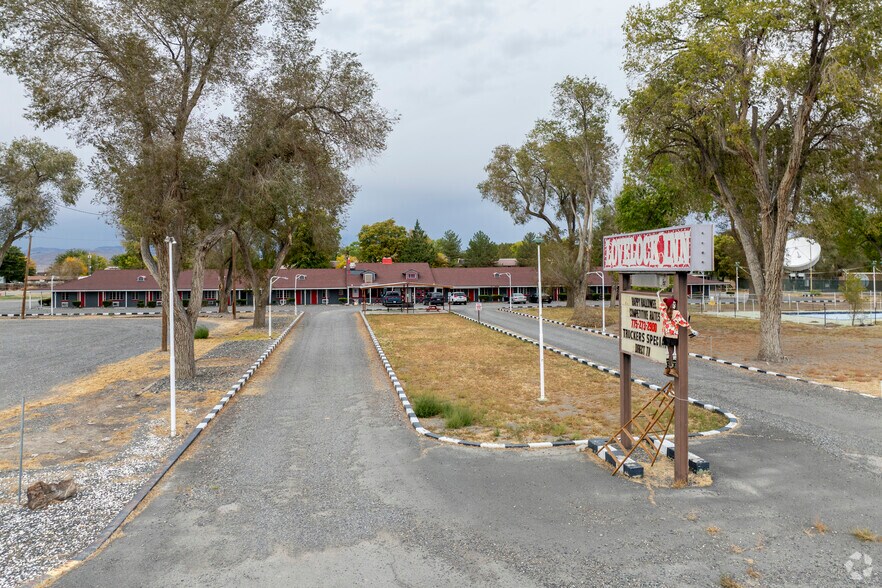 More Photos Of 55 Cornell Ave, Lovelock Hotel For Sale