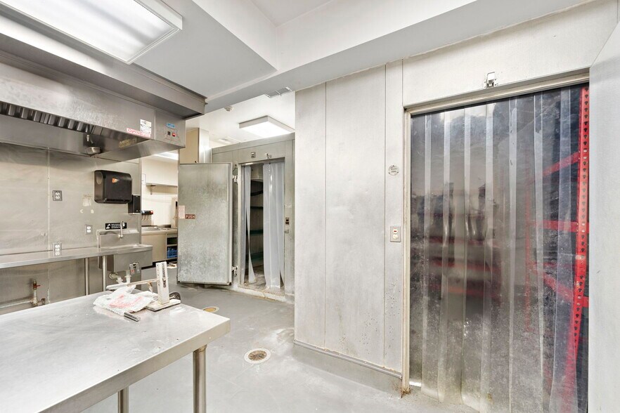 More Photos Of 2320 NASA Pky, Seabrook Restaurant For Sale