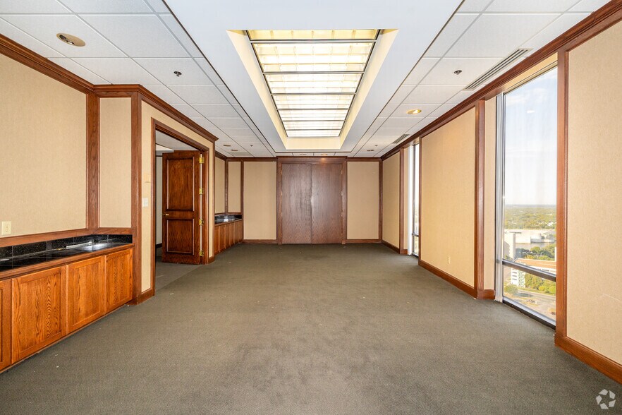 Photo of 20th Floor Ste 2050