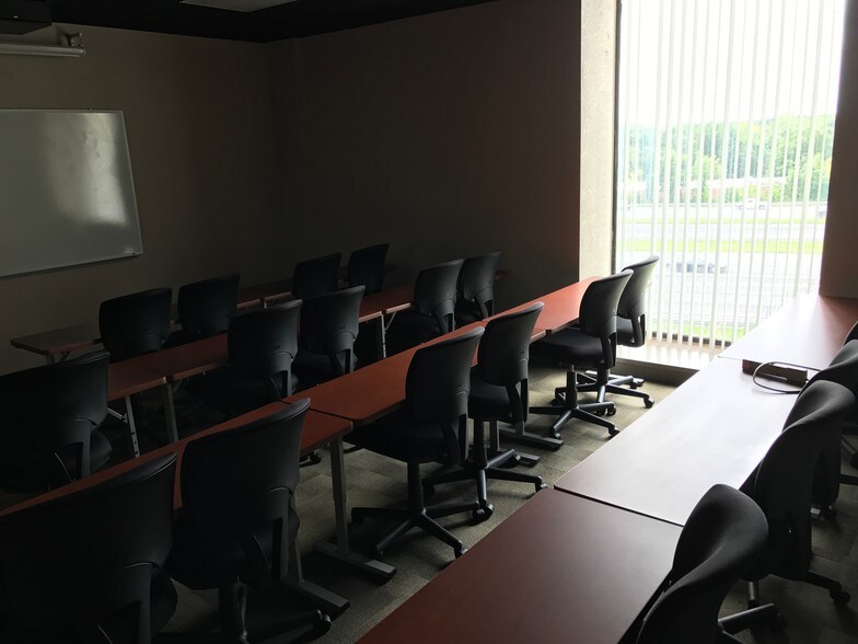 More Photos Of 8030 Arrowridge Blvd, Charlotte Office For Sale