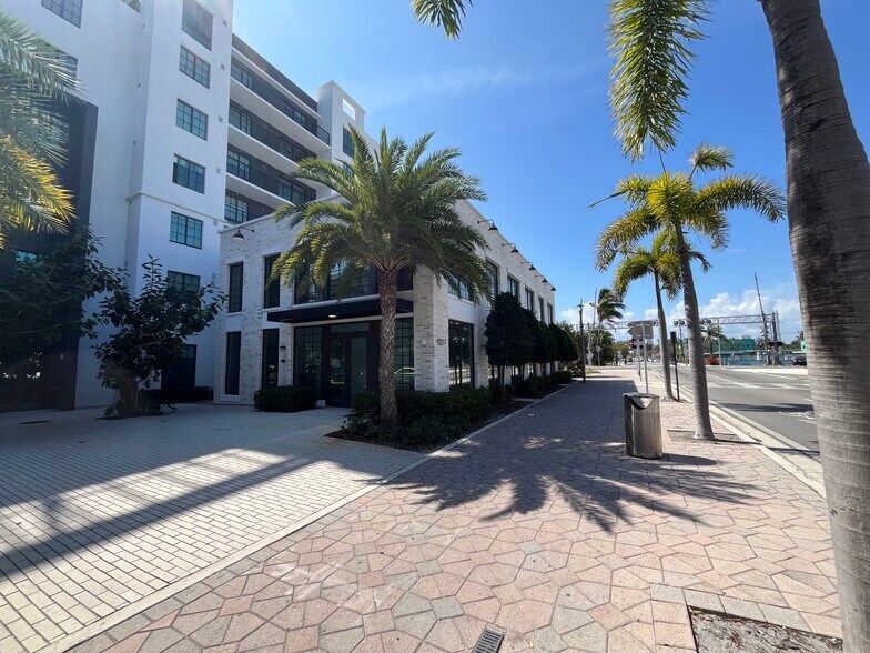 More Photos Of 1017 Lake Ave, Lake Worth Storefront Retail Office For Lease