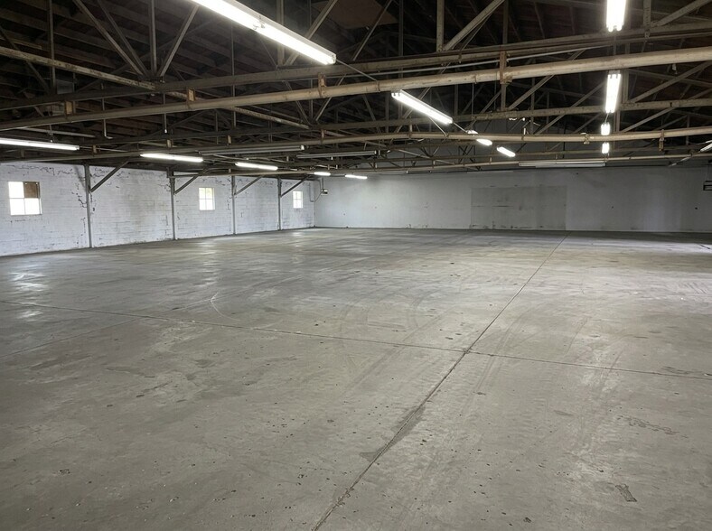 More Photos Of 440 Frankston St, Jacksonville Warehouse For Sale