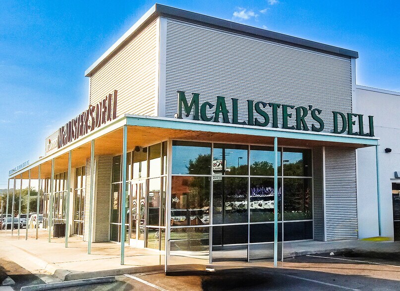 More Photos Of 180 Springtown Way, San Marcos Freestanding For Sale