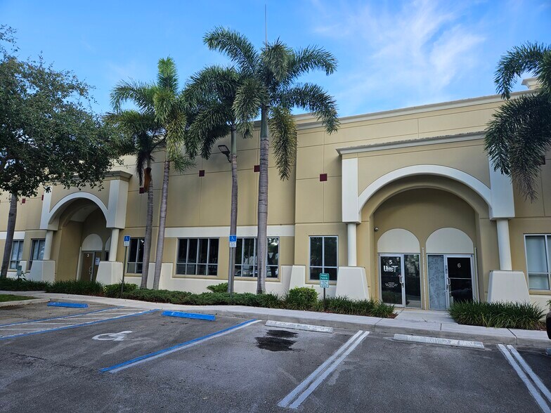 More Photos Of 10220 W State Road 84, Davie Flex For Lease