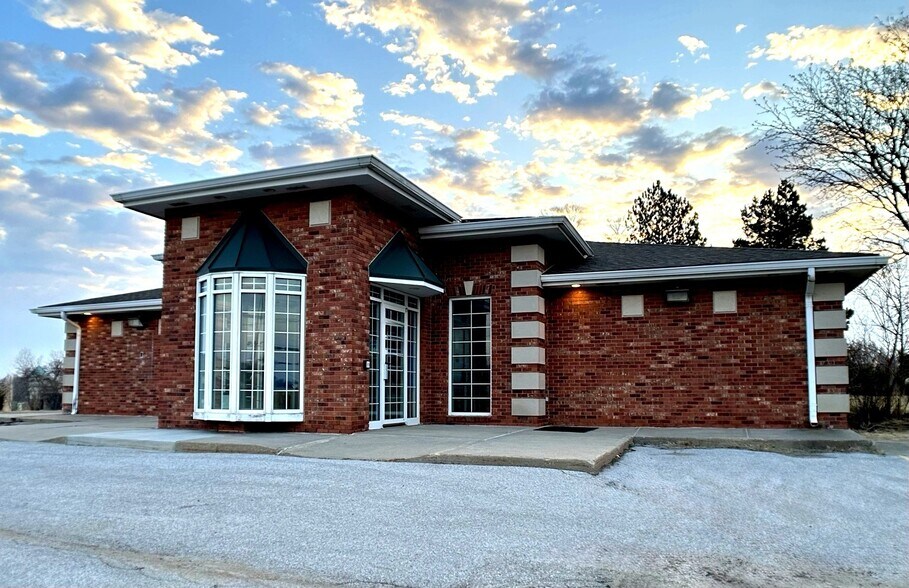 Primary Photo Of 8021 S 84th St, La Vista Medical For Lease