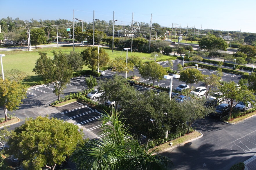 More Photos Of 14400 NW 77th Ct, Miami Lakes Office For Lease