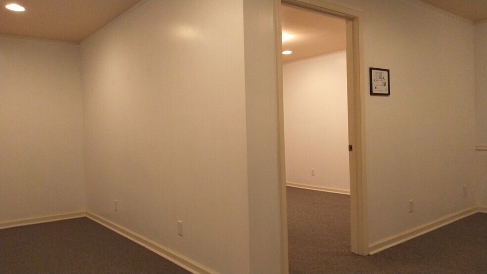 More Photos Of 34 W Main St, Hamlet Office For Lease