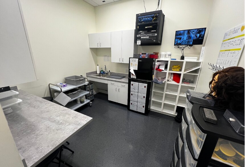 More Photos Of 4101 W 41st St, Sioux Falls Storefront For Lease