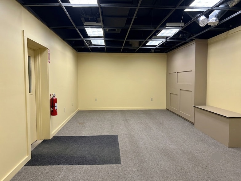 More Photos Of 54 Bridge St, White River Junction General Retail For Lease