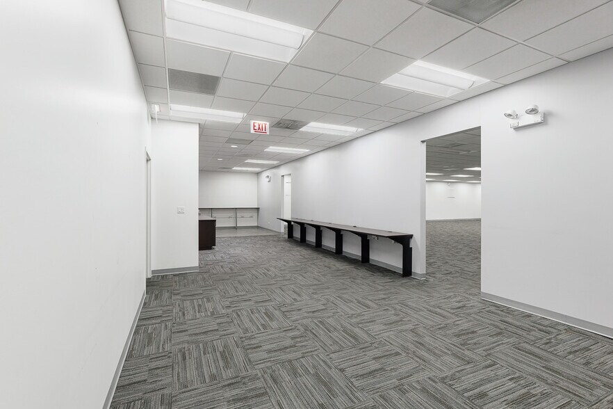 More Photos Of 5364 W Devon Ave, Chicago Medical For Sale