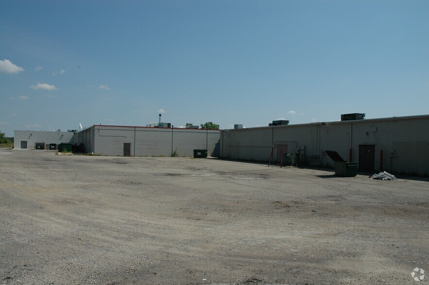 More Photos Of 9098-9136 Miller Rd, Swartz Creek General Retail For Lease