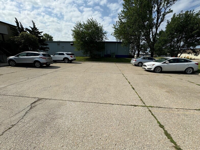 More Photos Of 1811 N Topping Ave, Kansas City Office For Lease