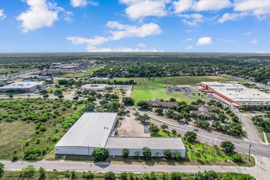 More Photos Of 400 S Heatherwilde Blvd, Pflugerville Manufacturing For Lease