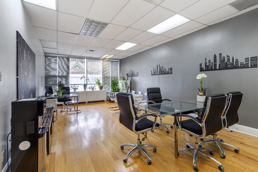 More Photos Of 3189 Steinway St, Astoria Storefront Retail Office For Lease