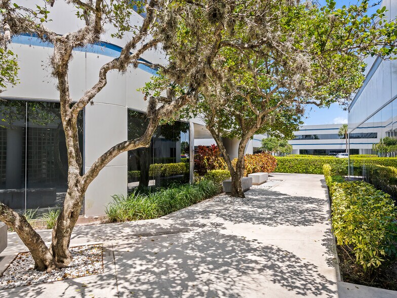 More Photos Of 3313 W Commercial Blvd, Fort Lauderdale Medical For Sale