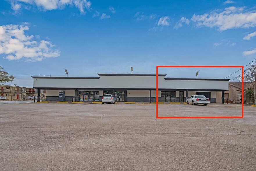 More Photos Of 2005 Ward Rd, Baytown General Retail For Sale