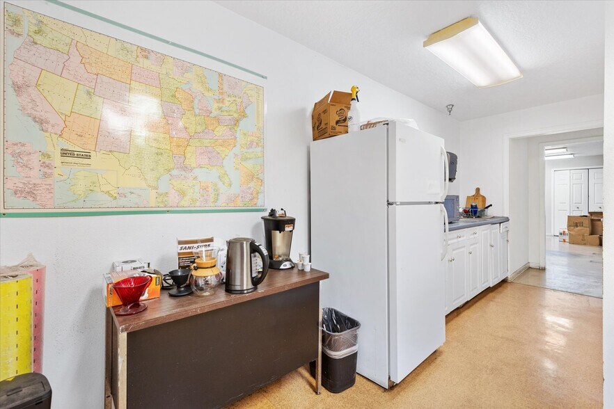 More Photos Of 1103 Thomas Ave, Leesburg Warehouse For Lease