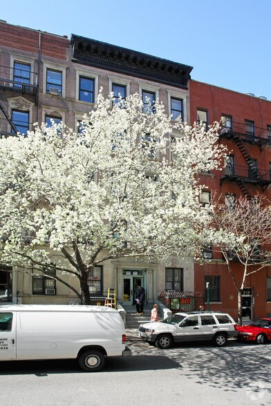More Photos Of 210 W 82nd St, New York Apartments For Lease