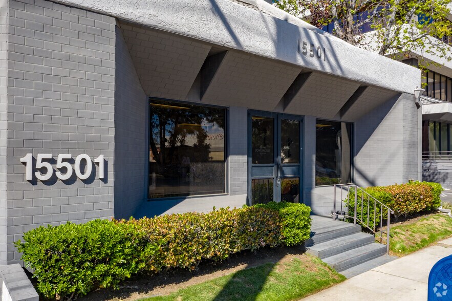 More Photos Of 15451 San Fernando Mission Blvd, Mission Hills Unknown For Lease