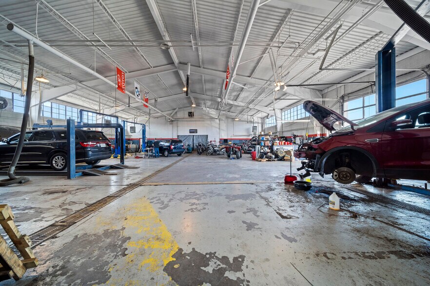 More Photos Of 2007-2015 E 11th St, Tulsa Auto Dealership For Sale