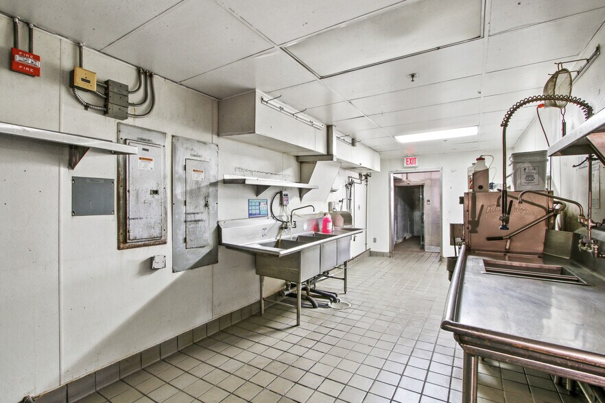 More Photos Of 601 W 5th St, Los Angeles Office For Lease