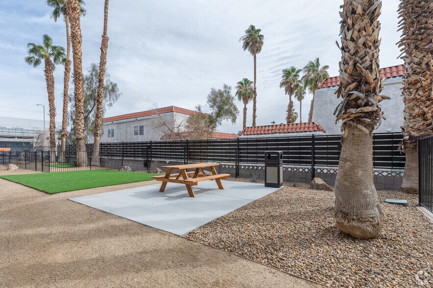 More Photos Of 557 Sierra Vista Dr, Las Vegas Apartments For Sale