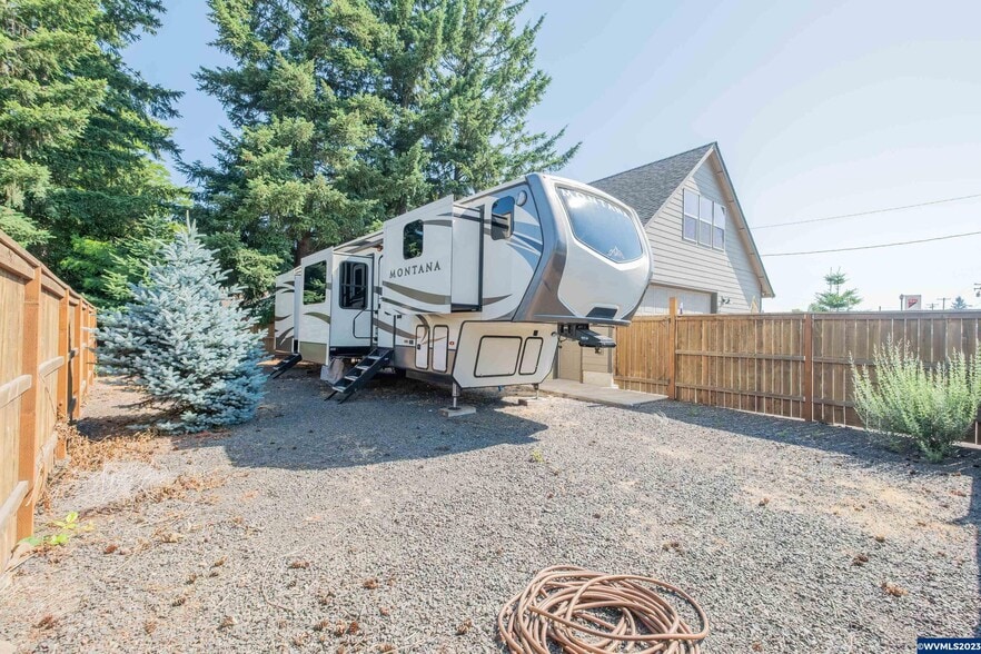 More Photos Of 4206 Main St, Sweet Home Auto Repair For Sale