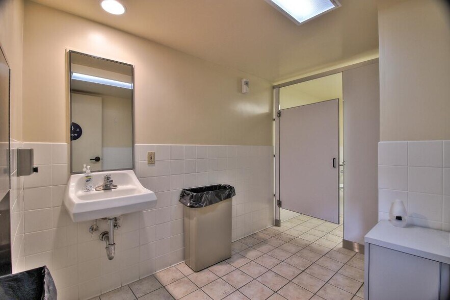 More Photos Of 400 Camino Aguajito, Monterey Office For Sale