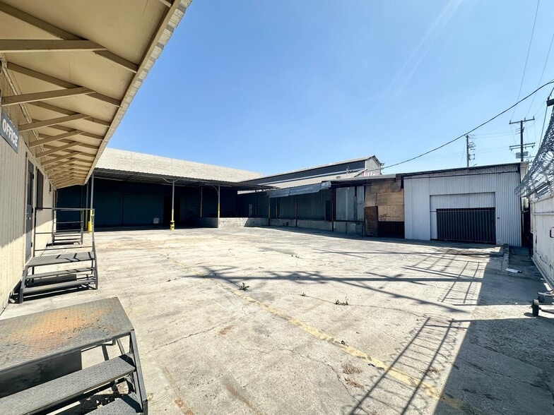 More Photos Of 2435-2453 E 25TH St, Vernon Manufacturing For Lease