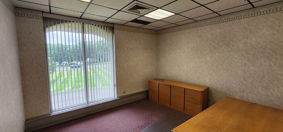More Photos Of 1 Sherman Hill Rd, Woodbury Bank For Lease