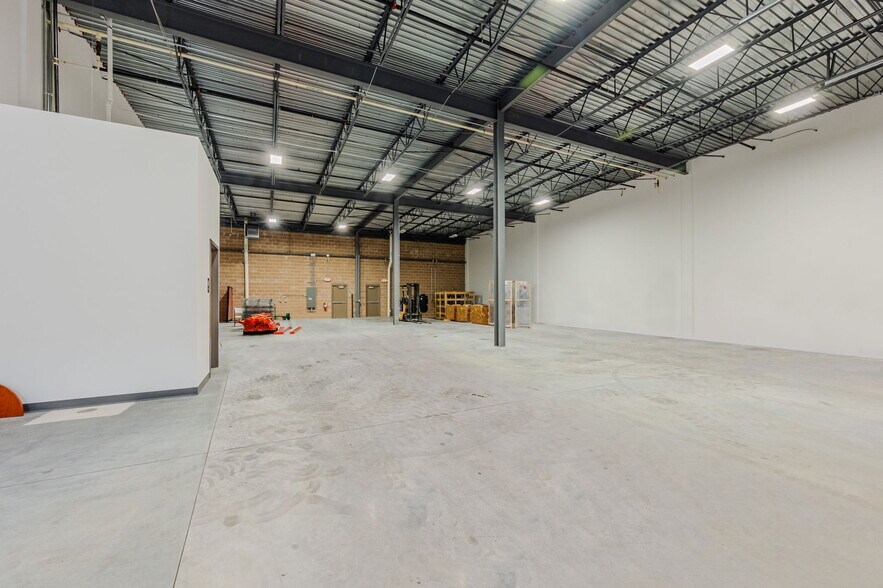 More Photos Of 410 Diamond State Blvd, Middletown Light Distribution For Lease