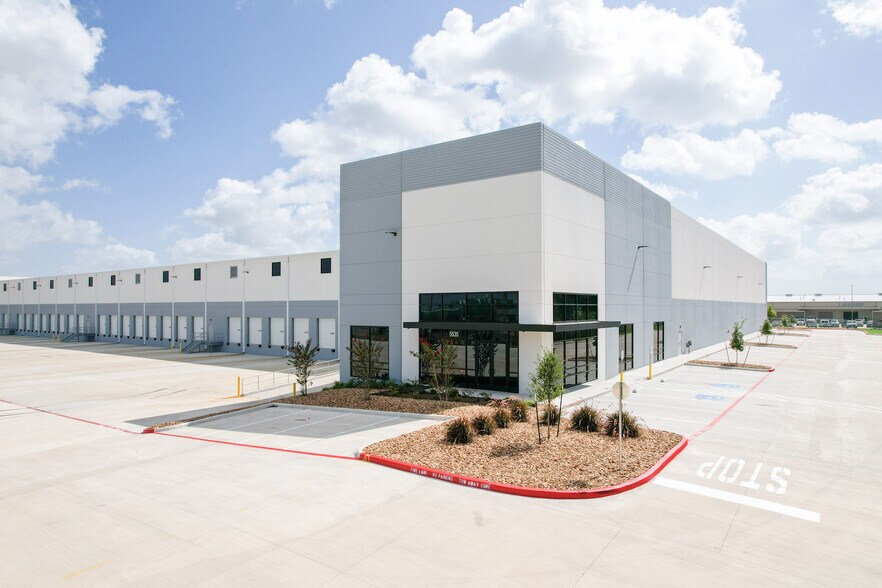 Primary Photo Of 5535 South Shaver St, Houston Distribution For Sale