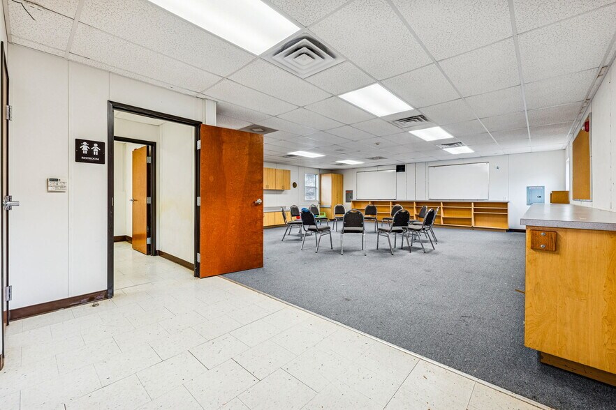 More Photos Of 658 S East St, Bayfield Flex For Sale