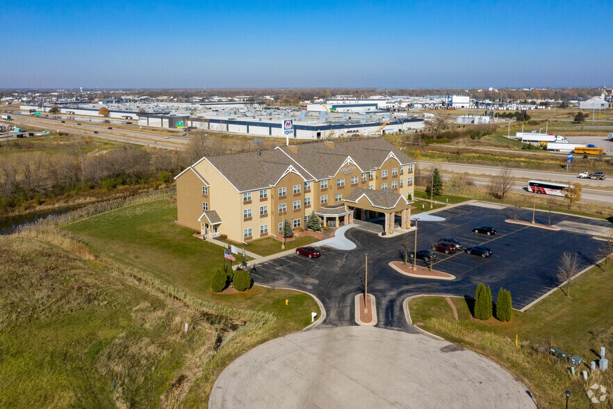 More Photos Of 121 Merwin Way, Fond Du Lac Hotel For Sale