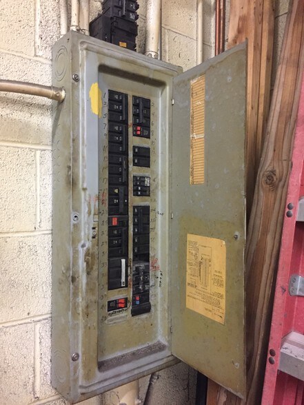 More Photos Of 121 S 25th St, Phoenix Warehouse For Sale