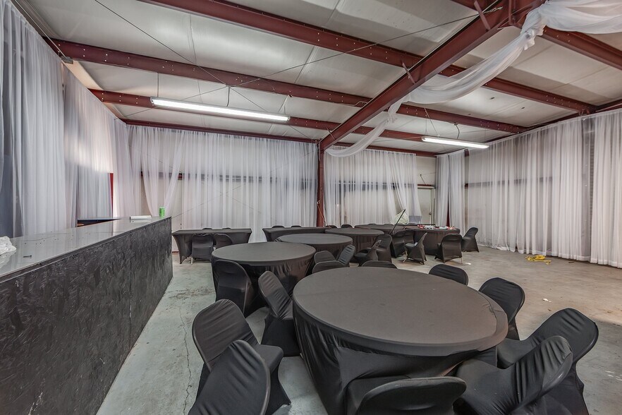 More Photos Of 600 Market, Bolivar Self Storage For Sale