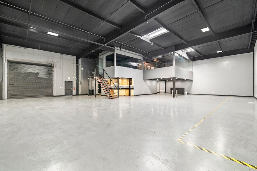 More Photos Of 1909 S Susan St, Santa Ana Distribution For Sale