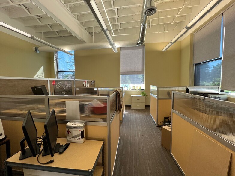 More Photos Of 2617 E Hennepin Ave, Minneapolis Flex For Sale