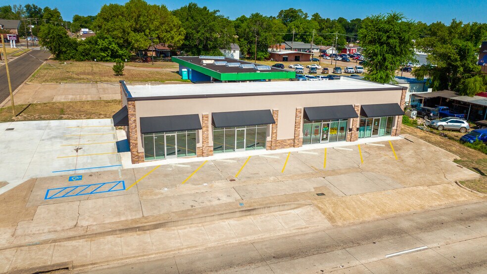 More Photos Of 307 US Highway 271 N, Gilmer Storefront Retail Office For Lease