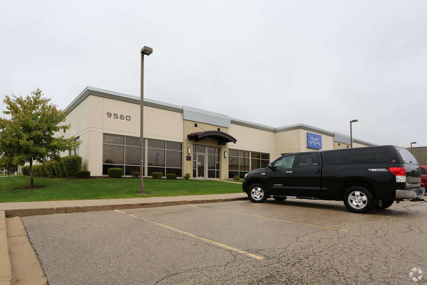 Primary Photo Of 9560 58th Pl, Kenosha Showroom For Lease