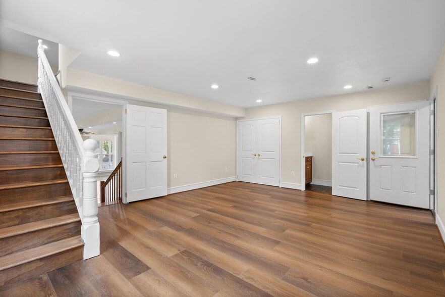 More Photos Of 8519 Chestnut Ave, Bowie Storefront For Sale