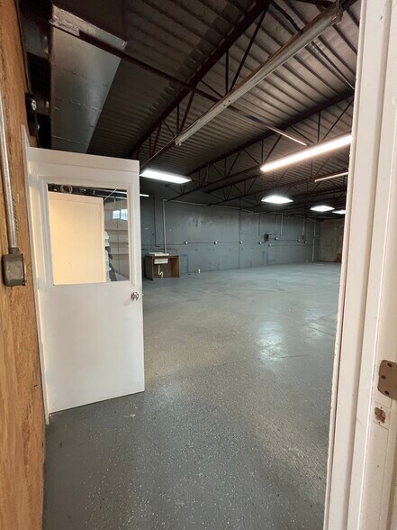 More Photos Of 513 Thompson Ln, Austin Flex For Lease